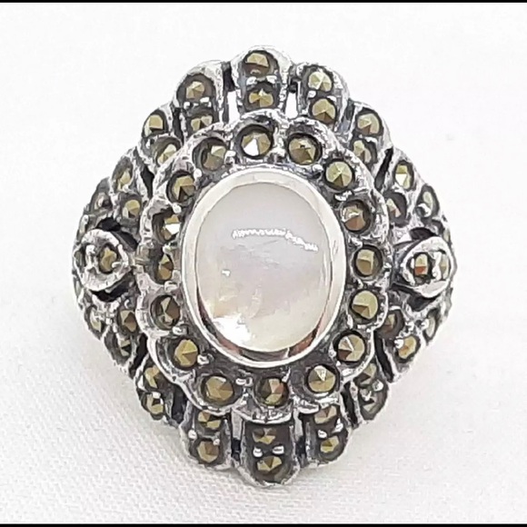Vintage 2.80ctw Mother of Pearl & Marcasite 925 Sterling Silver Ring Size 6.5
